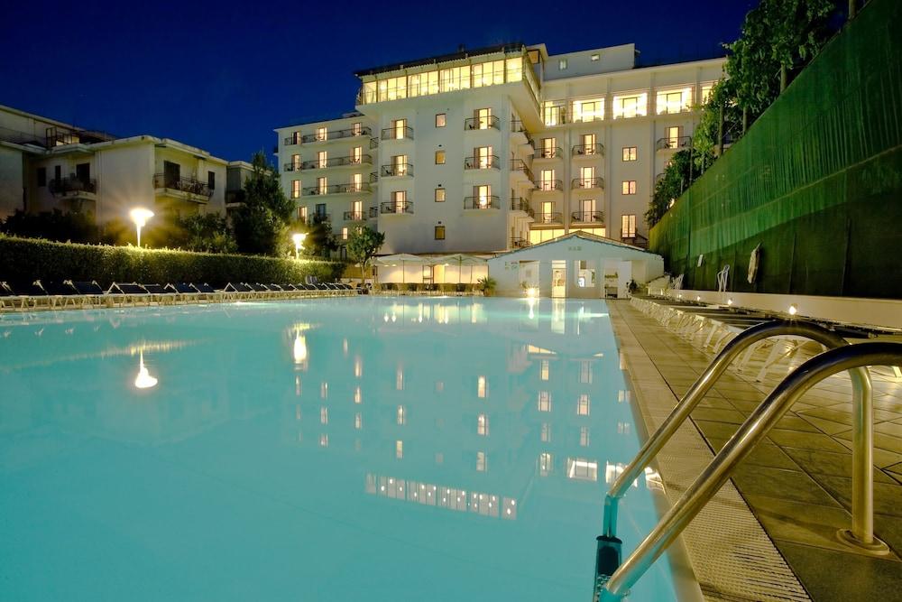 Grand Hotel Flora Sorrento Esterno foto