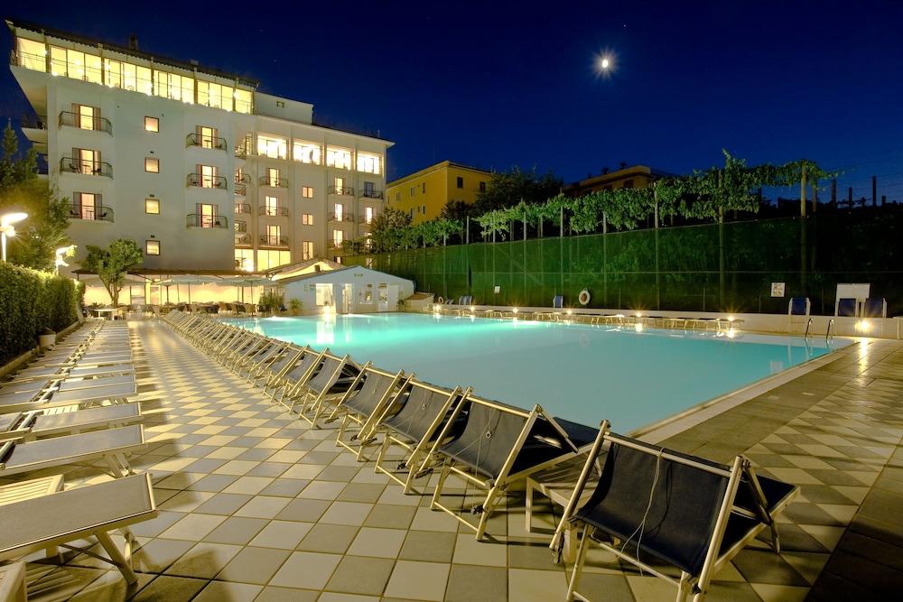 Grand Hotel Flora Sorrento Esterno foto