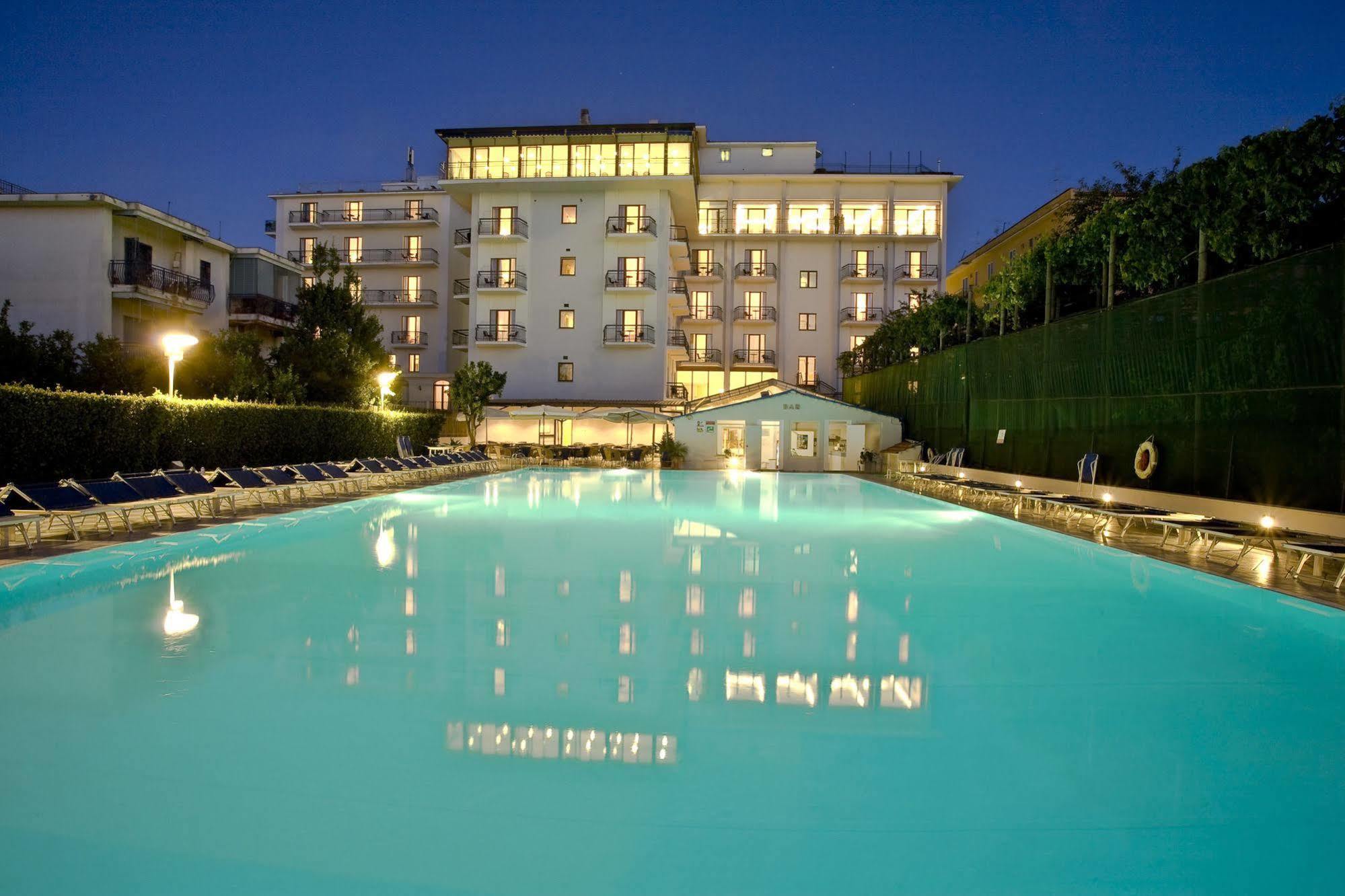 Grand Hotel Flora Sorrento Esterno foto